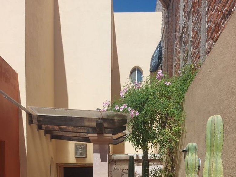 Casa Paseo de la Amistad 15 — 2 photos