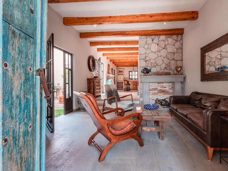 Beautiful Casa Pepper Drive for rent  — 2 photos