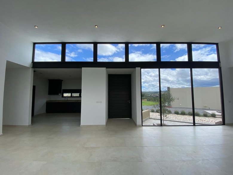 Beautiful house at Los Senderos — 16 photos