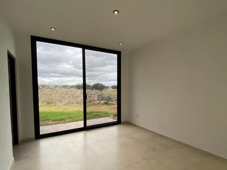Beautiful house at Los Senderos — 6 photos