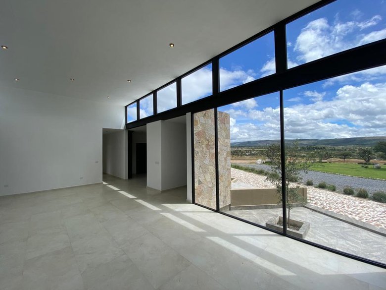 Beautiful house at Los Senderos — 13 photos