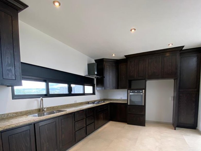 Beautiful house at Los Senderos — 7 photos