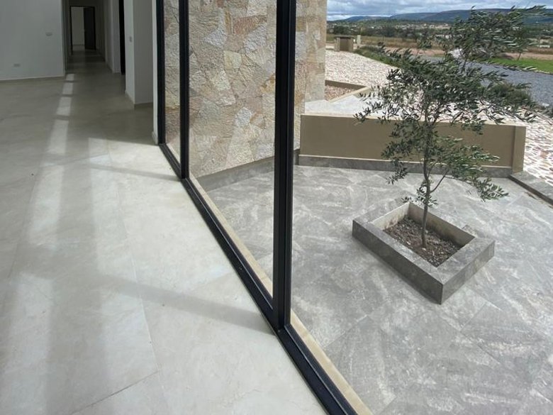 Beautiful house at Los Senderos — 12 photos