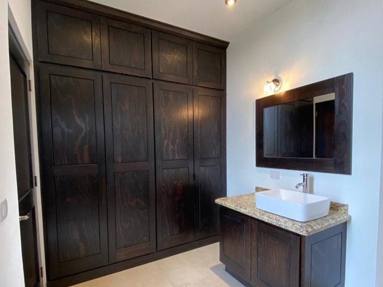 Beautiful house at Los Senderos — 3 photos