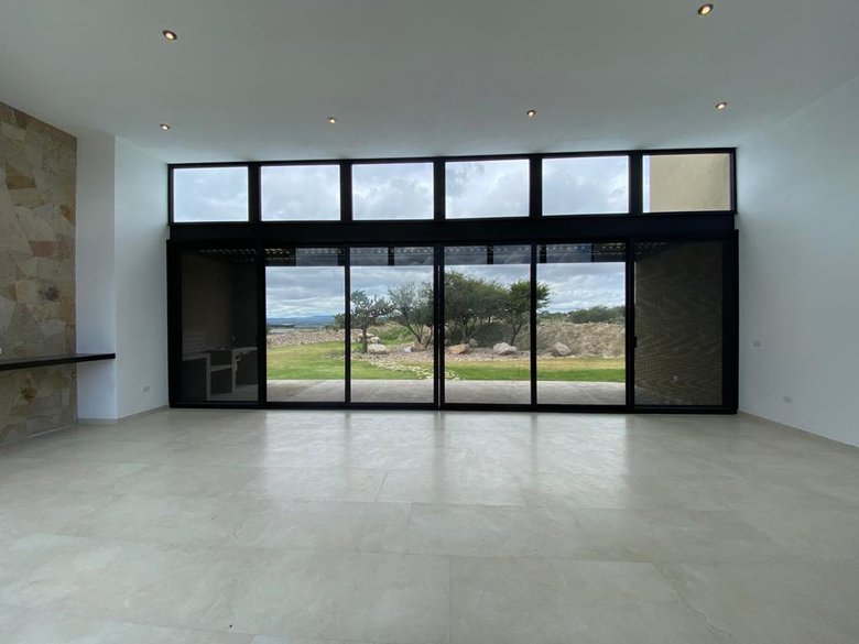 Beautiful house at Los Senderos — 15 photos