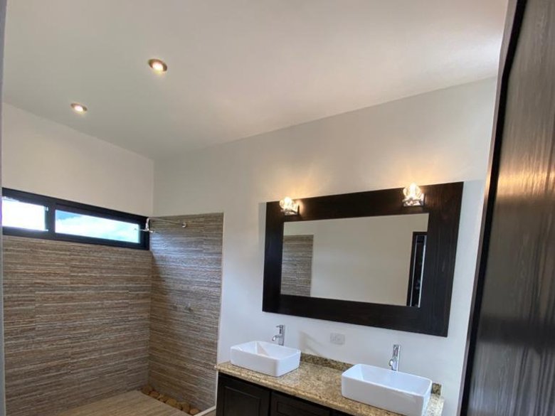 Beautiful house at Los Senderos — 9 photos