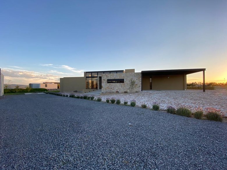 Beautiful house at Los Senderos — 1 photos