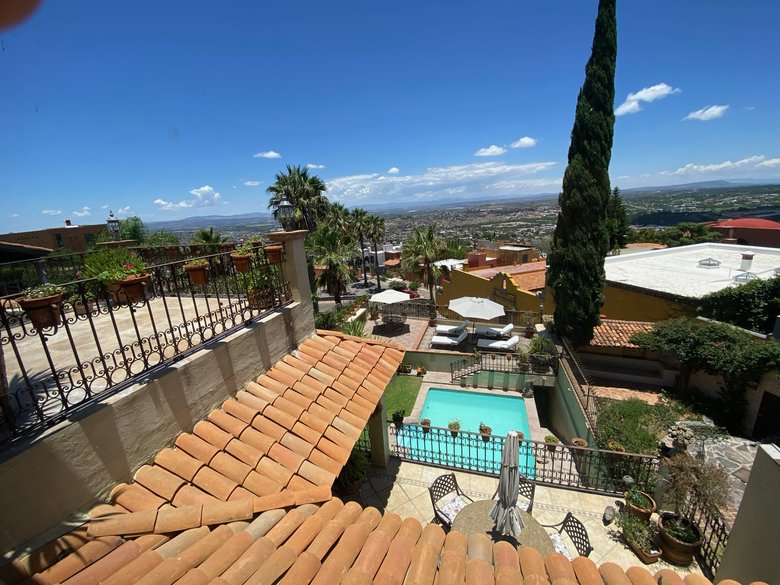 Charming Colonial Home with Spectacular Views  in Los Balcones — 24 photos