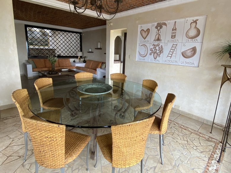 Charming Colonial Home with Spectacular Views  in Los Balcones — 6 photos