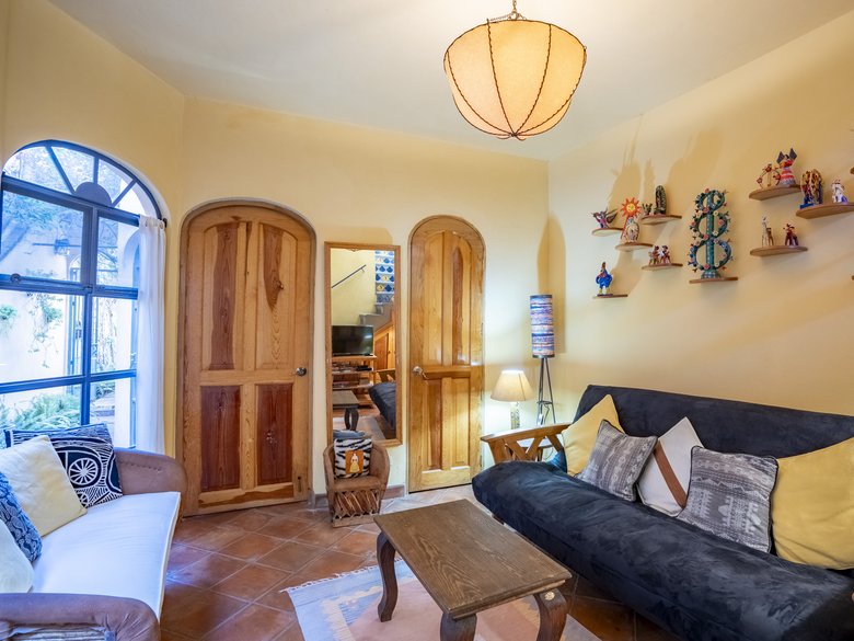 Two houses, one property, excellent location — 5 photos