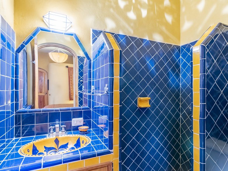 Two houses, one property, excellent location — 11 photos