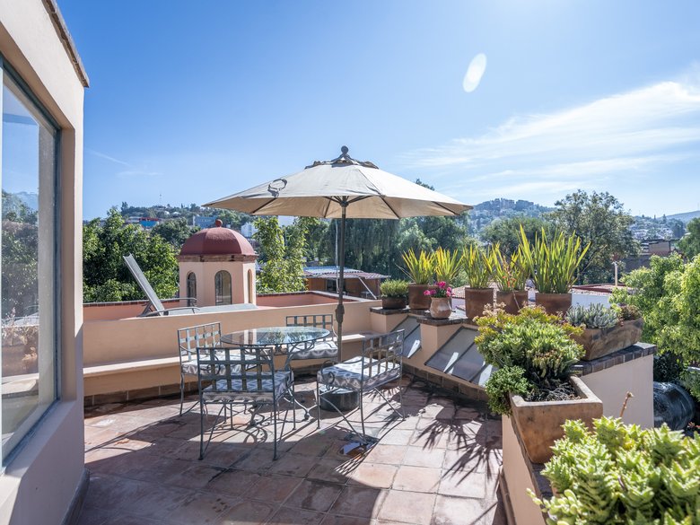 Two houses, one property, excellent location — 59 photos