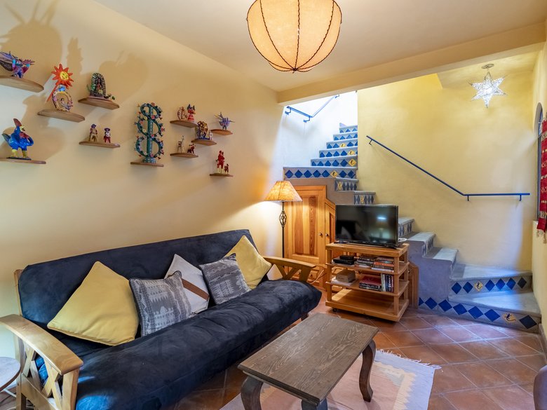 Two houses, one property, excellent location — 2 photos