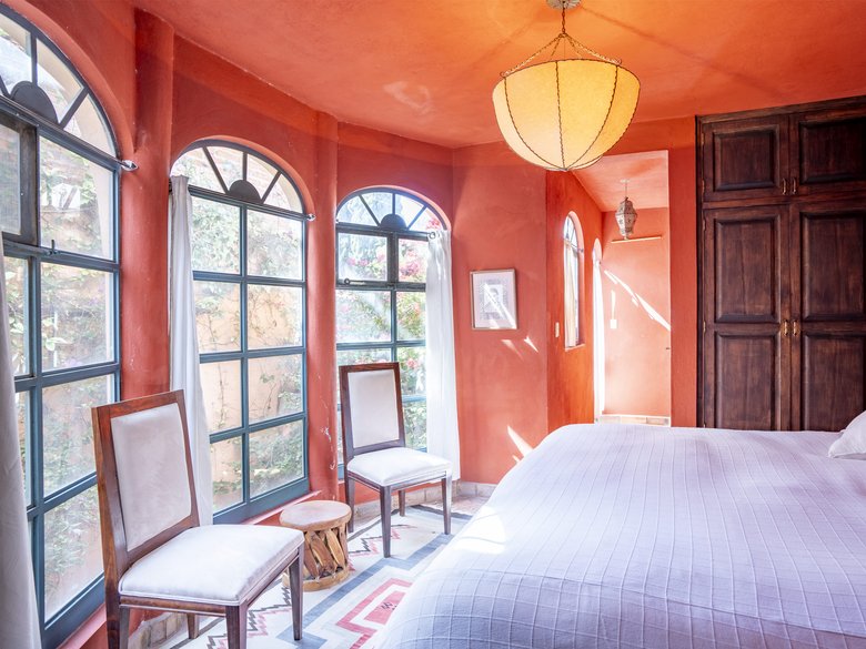Two houses, one property, excellent location — 21 photos
