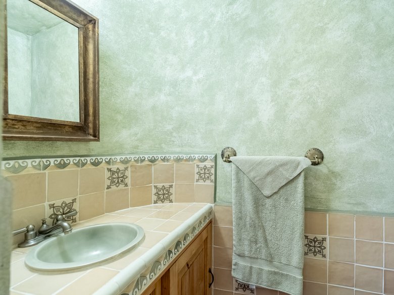Two houses, one property, excellent location — 10 photos