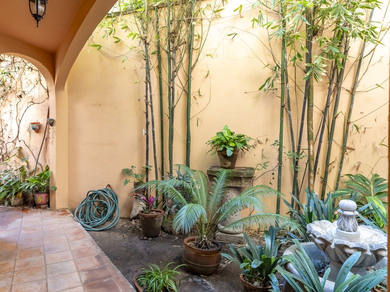 Two houses, one property, excellent location — 35 photos