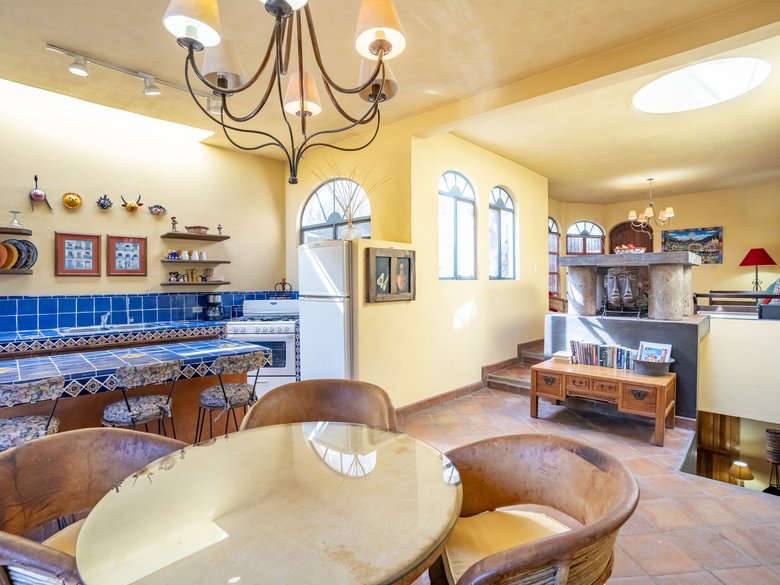 Two houses, one property, excellent location — 12 photos