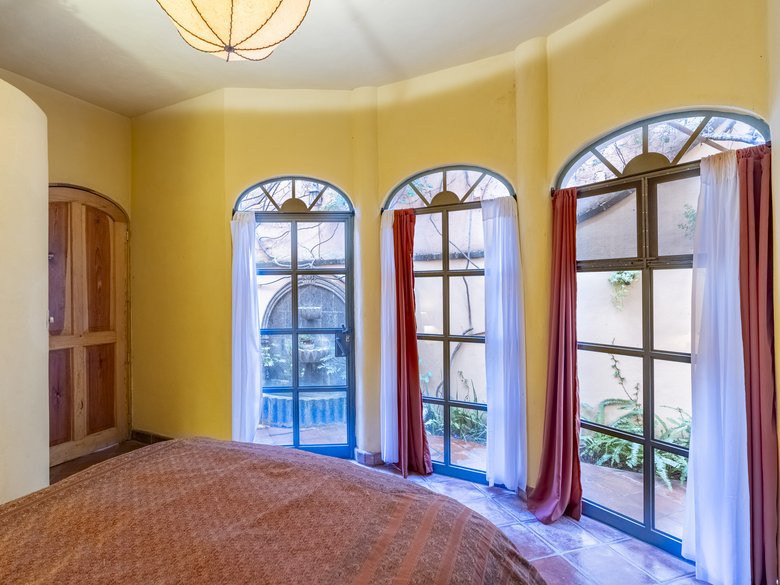 Two houses, one property, excellent location — 9 photos