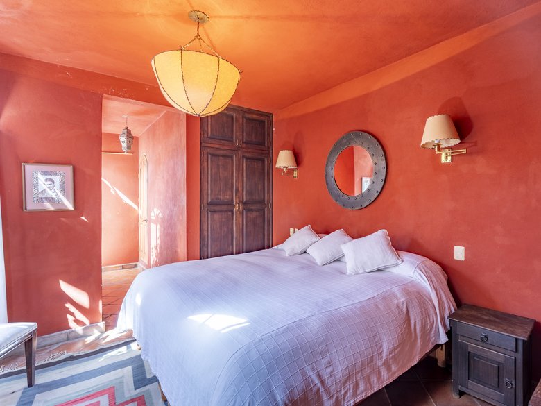 Two houses, one property, excellent location — 20 photos