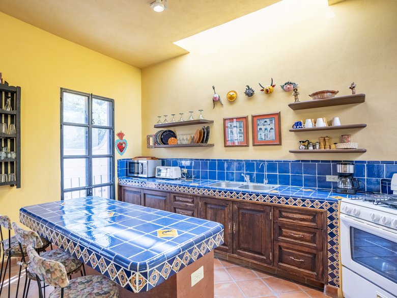 Two houses, one property, excellent location — 14 photos