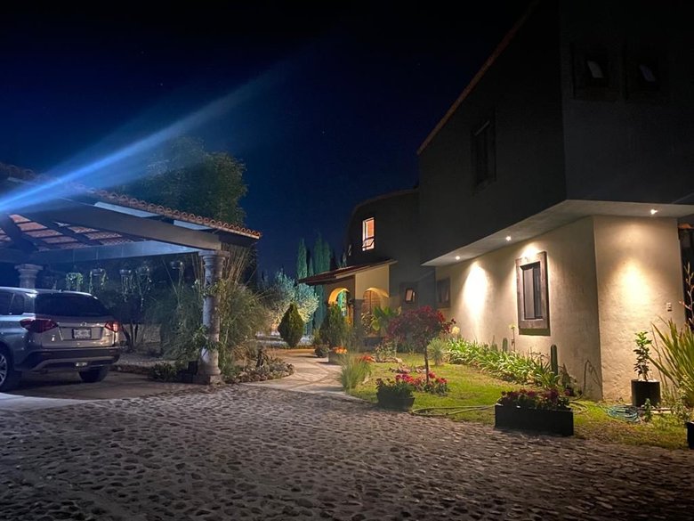 Los Labradores OFF MARKET — 2 photos