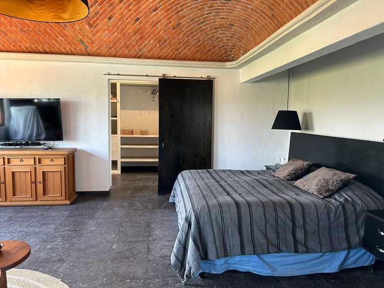 Los Labradores OFF MARKET — 7 photos