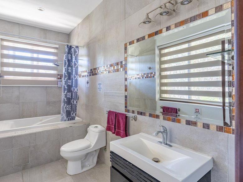 LORELEI HOUSE WITH VIEWS TO THE FAIRWAYS IN GOLF MALANQUIN — 36 photos