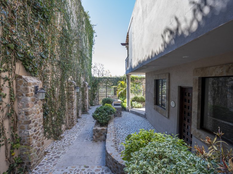 LORELEI HOUSE WITH VIEWS TO THE FAIRWAYS IN GOLF MALANQUIN — 53 photos