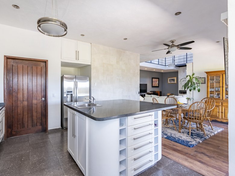 LORELEI HOUSE WITH VIEWS TO THE FAIRWAYS IN GOLF MALANQUIN — 9 photos