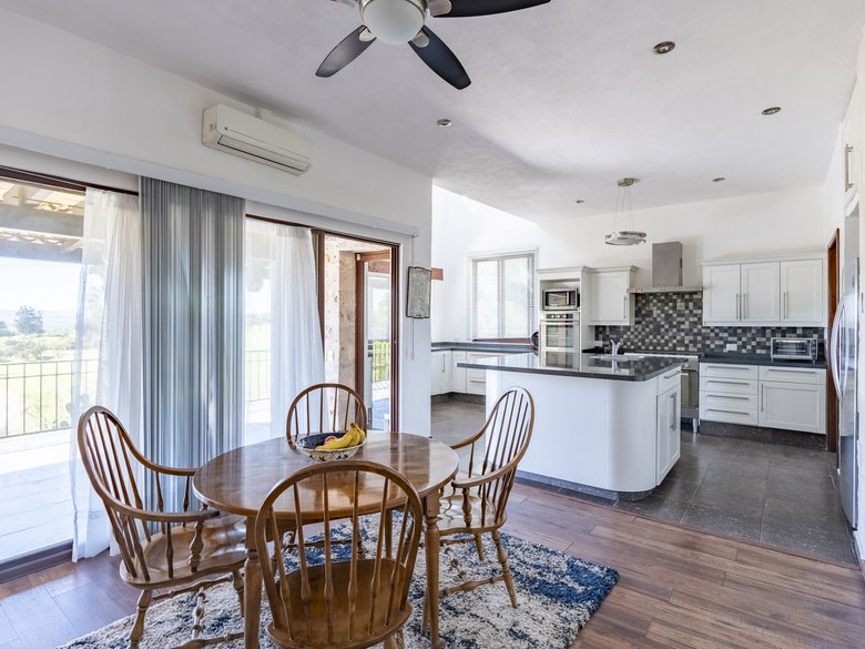 LORELEI HOUSE WITH VIEWS TO THE FAIRWAYS IN GOLF MALANQUIN — 8 photos