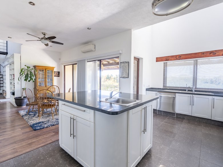 LORELEI HOUSE WITH VIEWS TO THE FAIRWAYS IN GOLF MALANQUIN — 3 photos