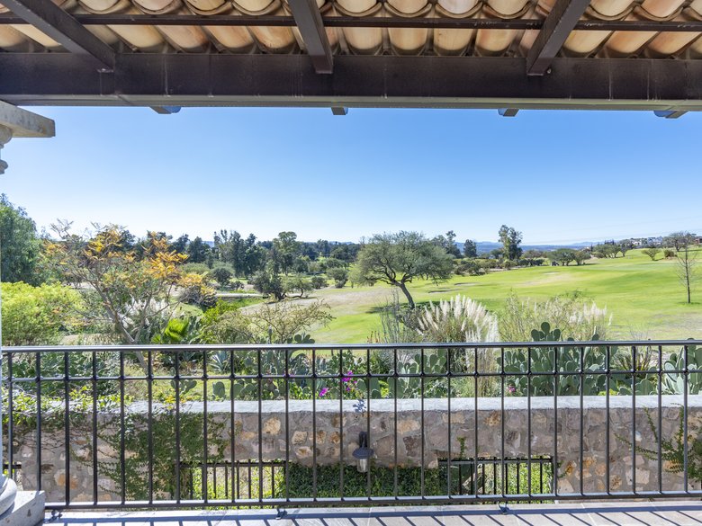 LORELEI HOUSE WITH VIEWS TO THE FAIRWAYS IN GOLF MALANQUIN — 2 photos