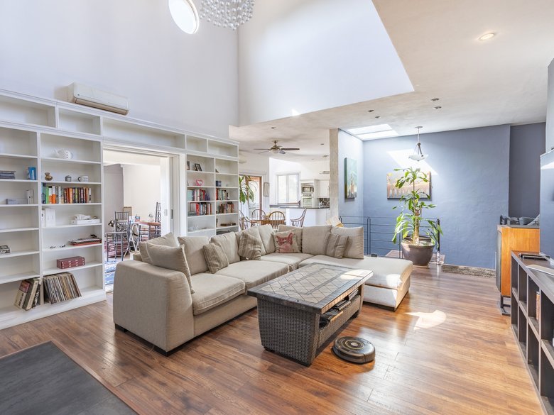 LORELEI HOUSE WITH VIEWS TO THE FAIRWAYS IN GOLF MALANQUIN — 7 photos