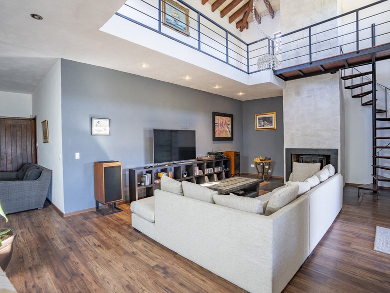 LORELEI HOUSE WITH VIEWS TO THE FAIRWAYS IN GOLF MALANQUIN — 12 photos