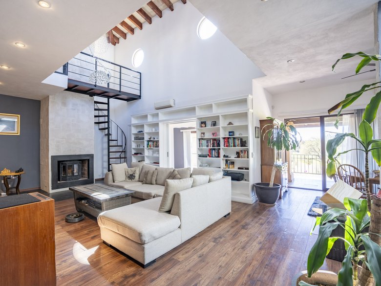 LORELEI HOUSE WITH VIEWS TO THE FAIRWAYS IN GOLF MALANQUIN — 4 photos