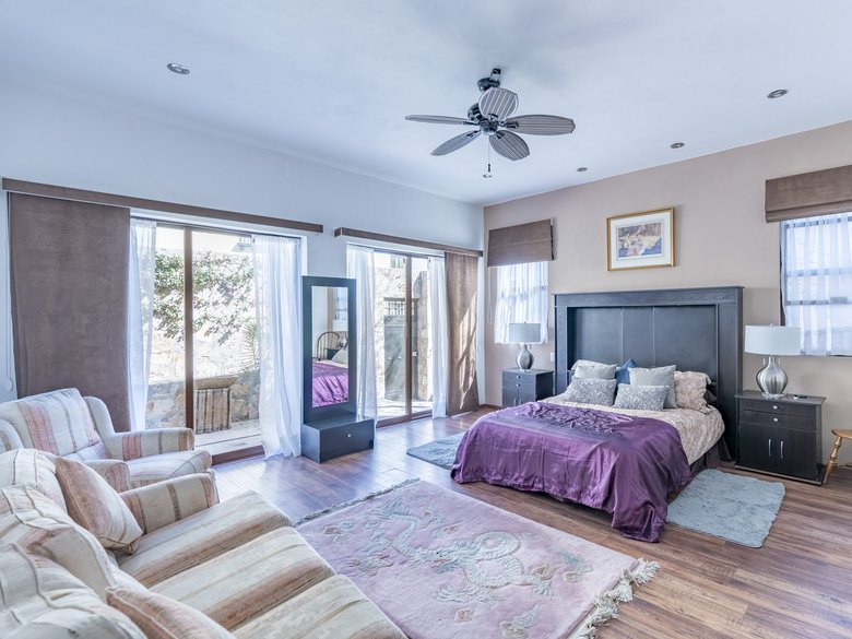 LORELEI HOUSE WITH VIEWS TO THE FAIRWAYS IN GOLF MALANQUIN — 5 photos