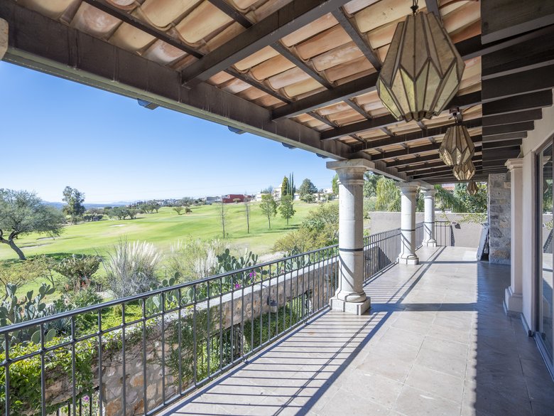 LORELEI HOUSE WITH VIEWS TO THE FAIRWAYS IN GOLF MALANQUIN — 18 photos