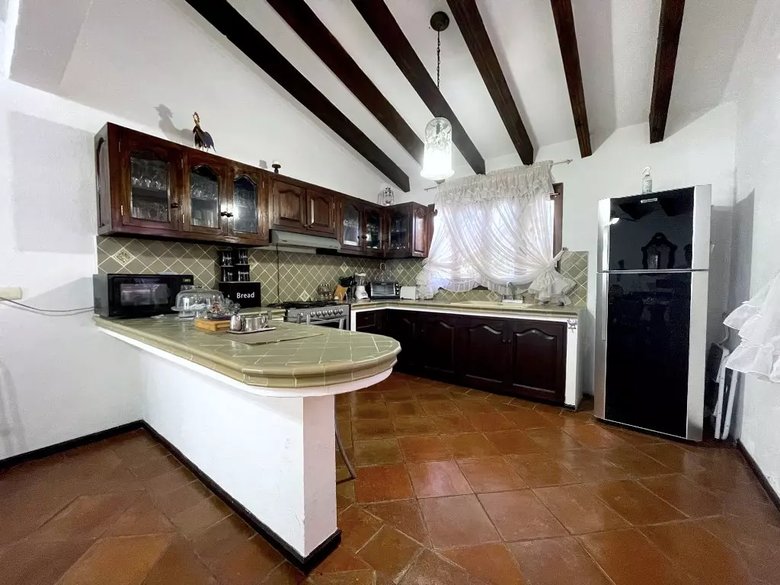 Tesoro House — 30 photos
