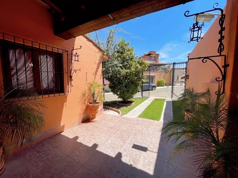 Tesoro House — 25 photos