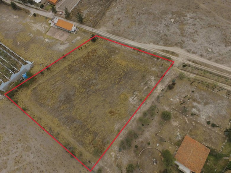 Beautiful cleared level 1/2 Hectare Lot (7 minutes from San Miguel) — 7 photos