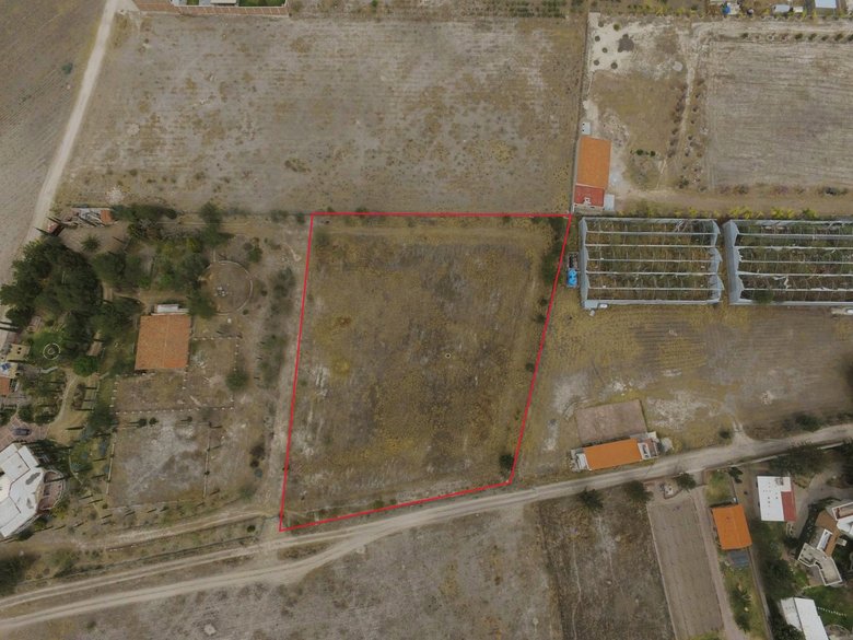 Beautiful cleared level 1/2 Hectare Lot (7 minutes from San Miguel) — 6 photos