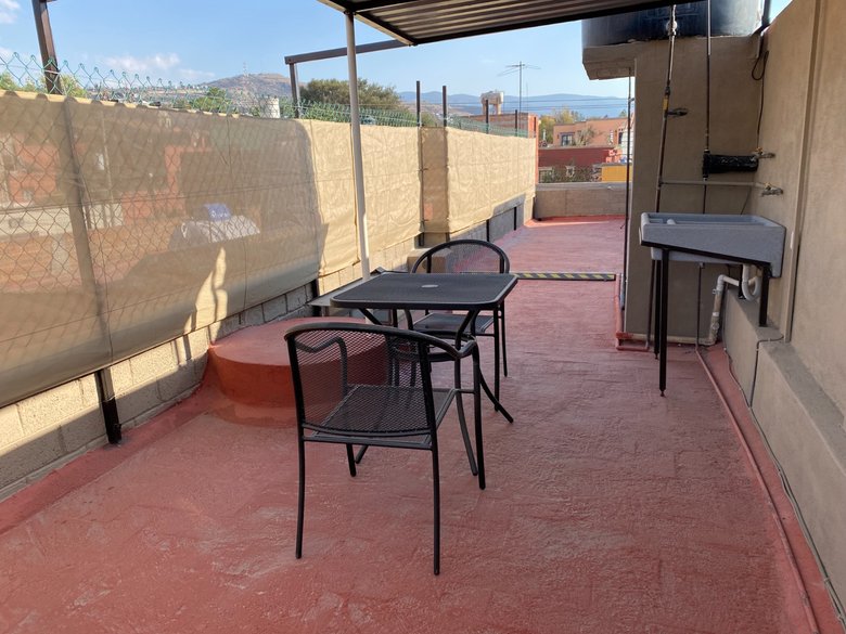 Charming One-Bedroom Apartment with Rooftop Access in CENTRO Area! — 2 photos