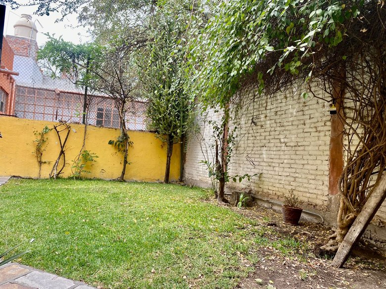 Unfurnished Loft for Rent 3 minutes walk to la Parroquia. Perfect Location! — 15 photos