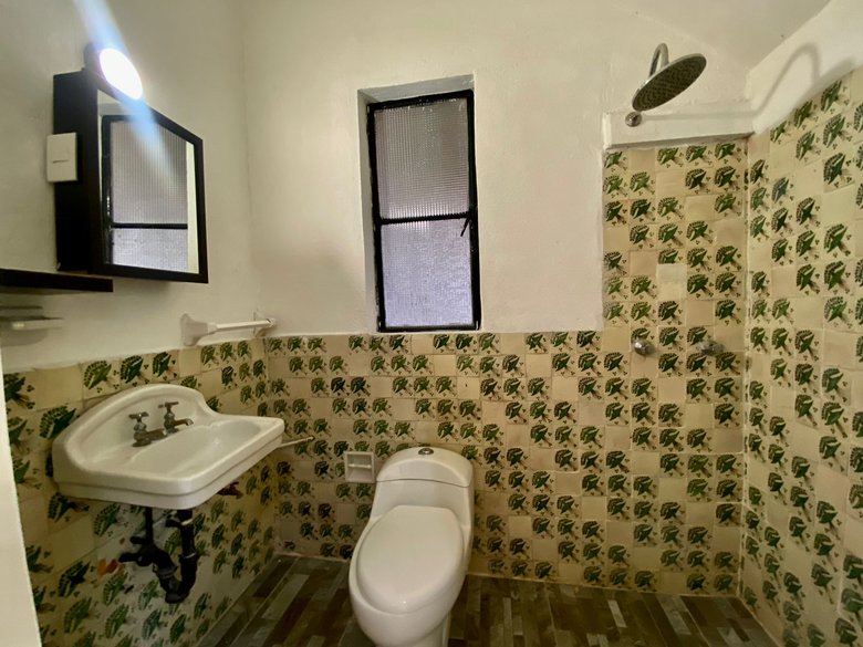 Unfurnished Loft for Rent 3 minutes walk to la Parroquia. Perfect Location! — 4 photos