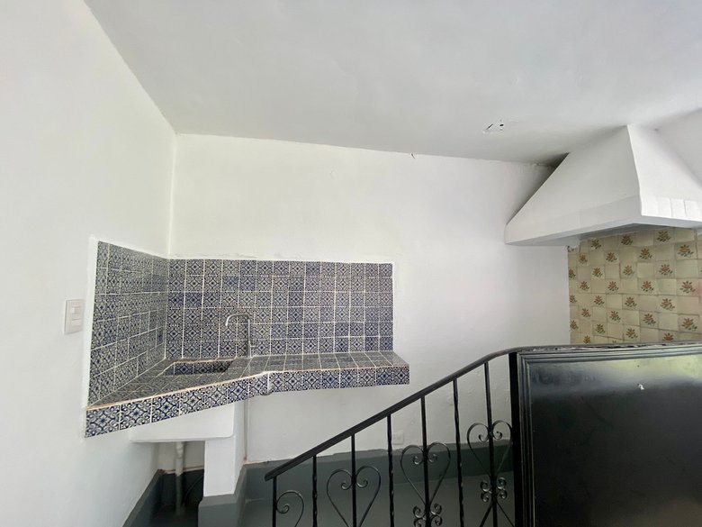 Unfurnished Loft for Rent 3 minutes walk to la Parroquia. Perfect Location! — 10 photos