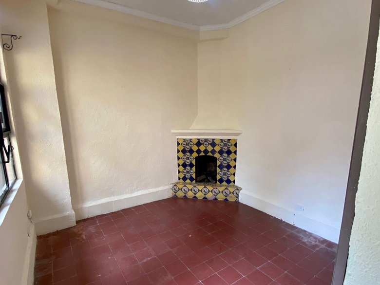 Unfurnished Loft for Rent 3 minutes walk to la Parroquia. Perfect Location! — 2 photos