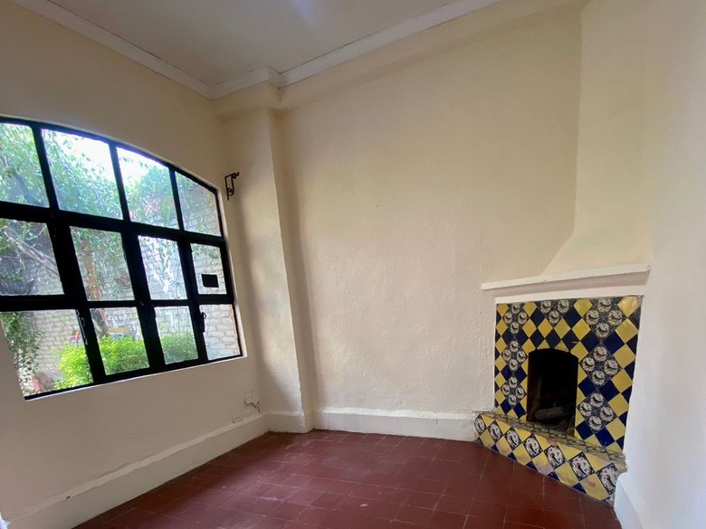 Unfurnished Loft for Rent 3 minutes walk to la Parroquia. Perfect Location! — 3 photos
