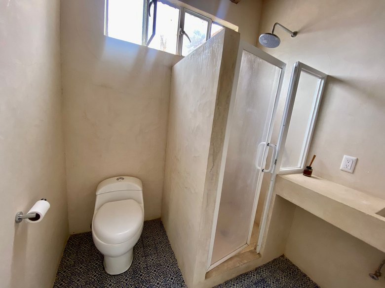 Unfurnished Apartment for rent. 3 minutes walk to la Parroquia!Best Location. — 9 photos