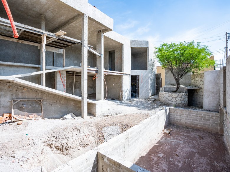 Excellent opportunity for customization of an attractive contemporary project — 15 photos