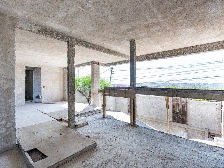 Excellent opportunity for customization of an attractive contemporary project — 21 photos